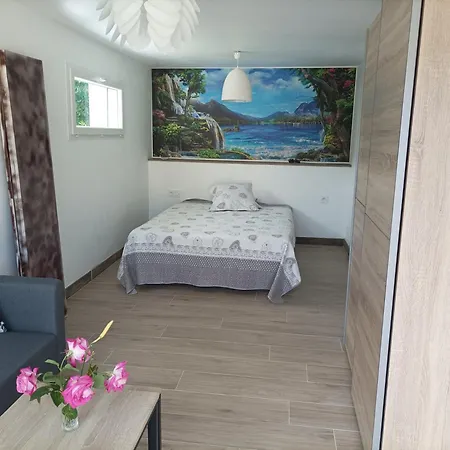 A La Campagne Apartment *
