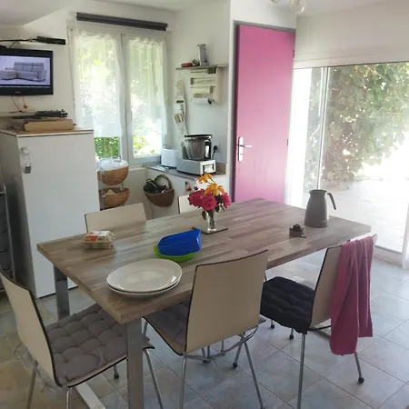 A La Campagne Apartment *