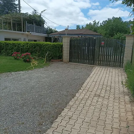 A La Campagne Apartment