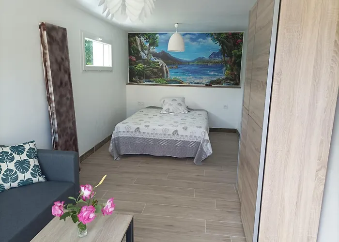 A La Campagne Apartment *