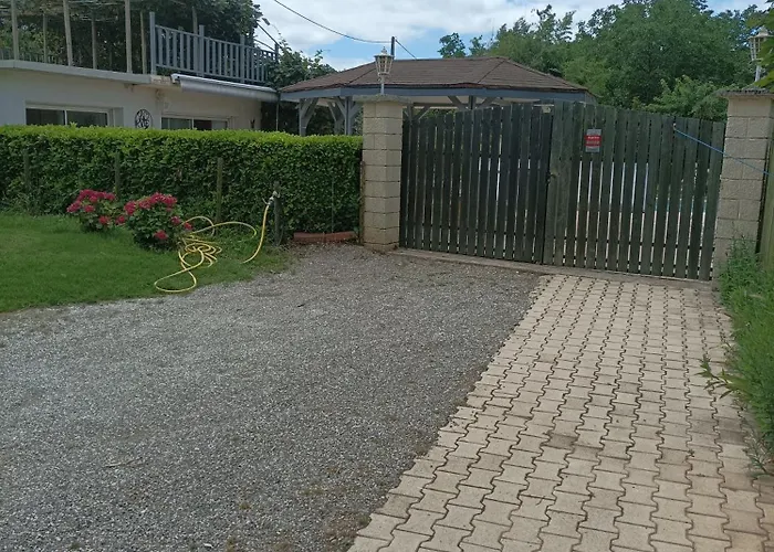 A La Campagne Apartment