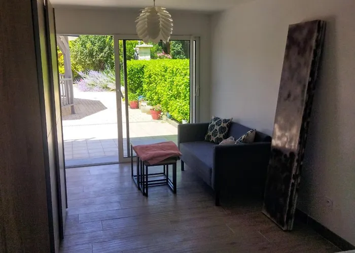 A La Campagne Apartment *